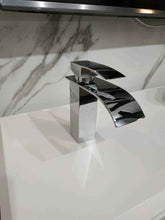 Carregar imagem no visualizador da galeria, Torneira Monocomando Cascata Lavabo Banheiro Bica Baixa